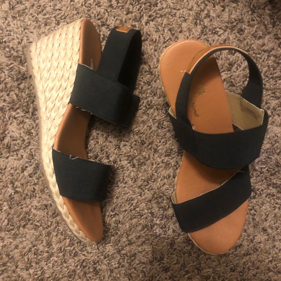 Tommy Bahamas André Assous Allison Elastic Wedge Sandals - Picture 4 of 5